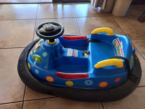 MICKY MOUSE BATERY OPERATED BUMPER CAR