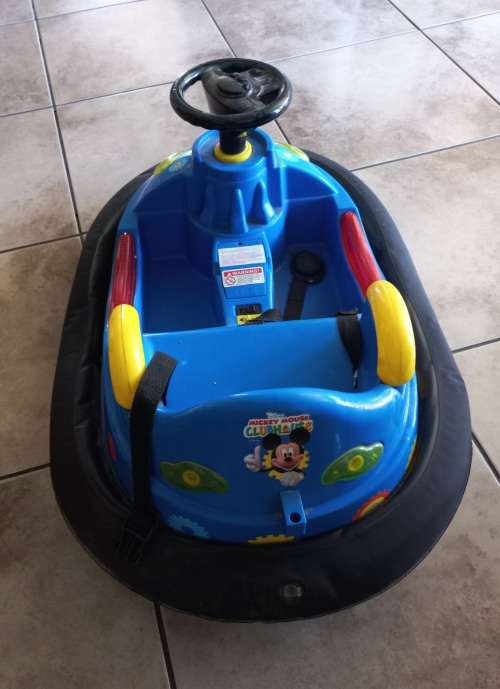 MICKY MOUSE BATERY OPERATED BUMPER CAR