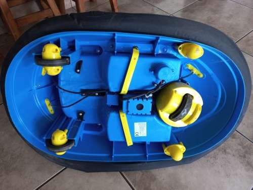 MICKY MOUSE BATERY OPERATED BUMPER CAR