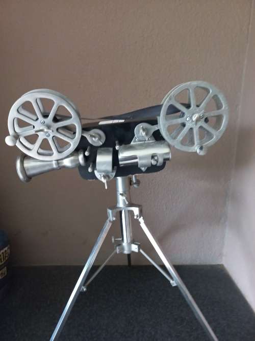 SALESMANS  SAMPLE TO DEMONSTRATE CAMERA TO CLIENTS
