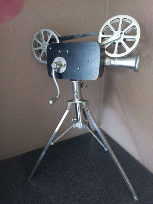 SALESMANS  SAMPLE TO DEMONSTRATE CAMERA TO CLIENTS