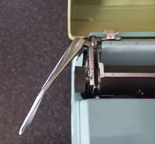 ROYAL 200 TYPEWRITER IN CARRY CASE - MADE IN JAPAN