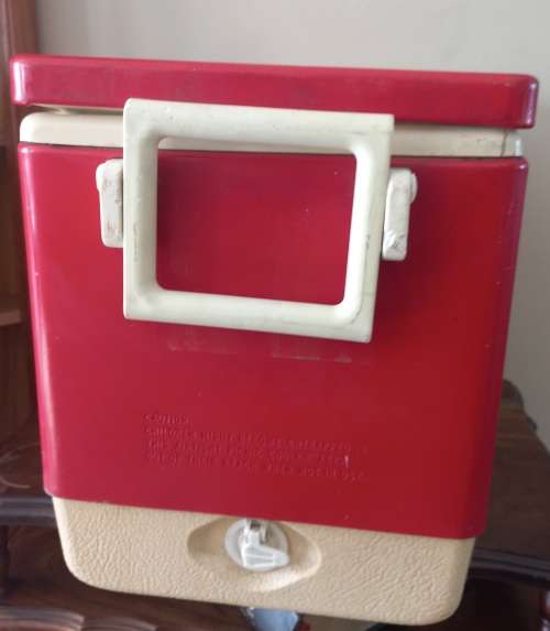 OLD COLEDMAN COOLER BOX