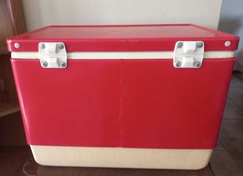 OLD COLEDMAN COOLER BOX