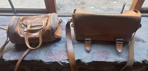 2X LEATHER HAND BAGS IN VERY GOOD CONDITION
