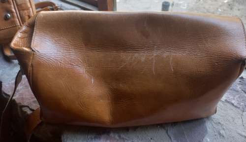 2X LEATHER HAND BAGS IN VERY GOOD CONDITION