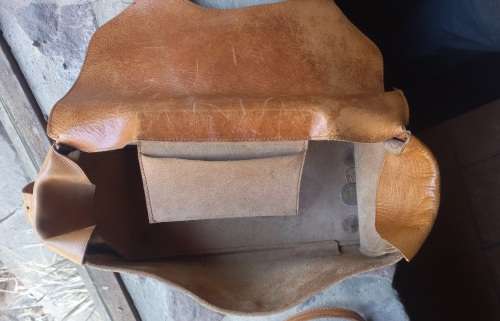 2X LEATHER HAND BAGS IN VERY GOOD CONDITION