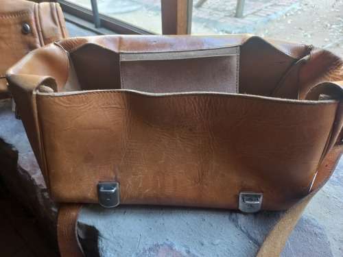 2X LEATHER HAND BAGS IN VERY GOOD CONDITION