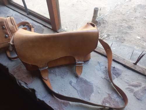 2X LEATHER HAND BAGS IN VERY GOOD CONDITION