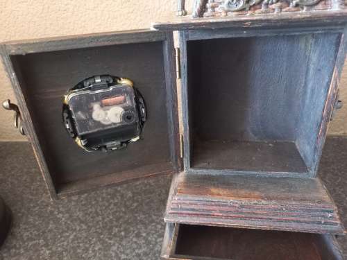 OLD WOODEN MANTEL CLOCK MADE OF WOOD
