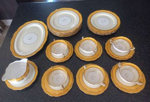 31 PIECE ROYAL ALBERT BONE  CHINA SET - MADE IN ENGLAND