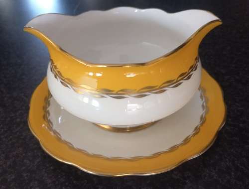31 PIECE ROYAL ALBERT BONE  CHINA SET - MADE IN ENGLAND