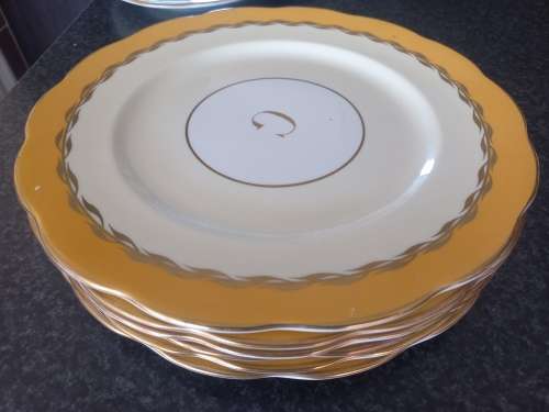 31 PIECE ROYAL ALBERT BONE  CHINA SET - MADE IN ENGLAND