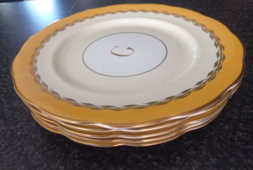 31 PIECE ROYAL ALBERT BONE  CHINA SET - MADE IN ENGLAND