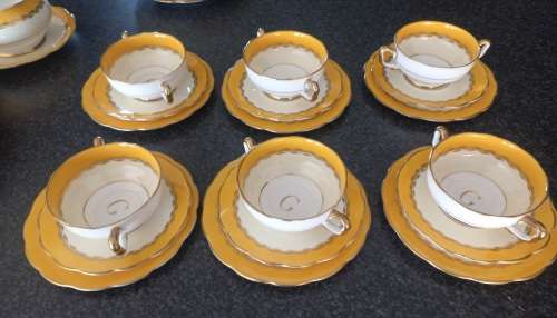 31 PIECE ROYAL ALBERT BONE  CHINA SET - MADE IN ENGLAND
