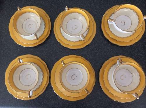 31 PIECE ROYAL ALBERT BONE  CHINA SET - MADE IN ENGLAND