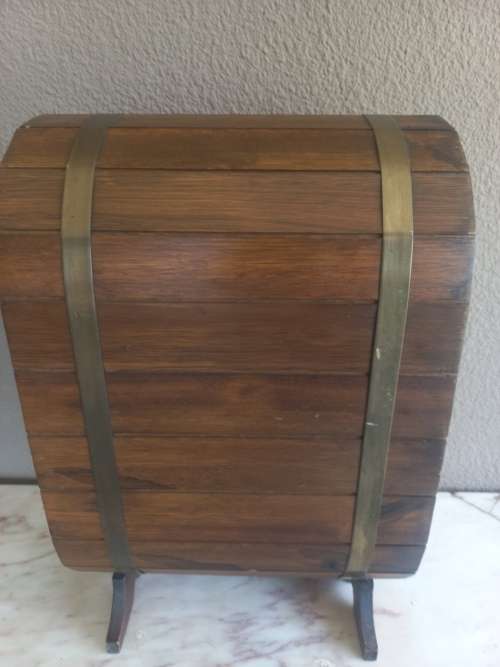 WIN4E BARRELL STAND IN VERY GOOD CONDITION