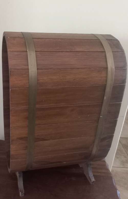WIN4E BARRELL STAND IN VERY GOOD CONDITION