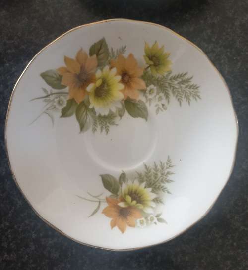 6X PIECE ROYAL VALE TEA SET IN VERY GOOD CONDIOTION - MADE IN ENGLAND
