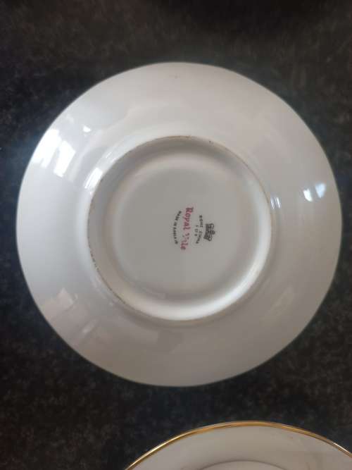 6X PIECE ROYAL VALE TEA SET IN VERY GOOD CONDIOTION - MADE IN ENGLAND