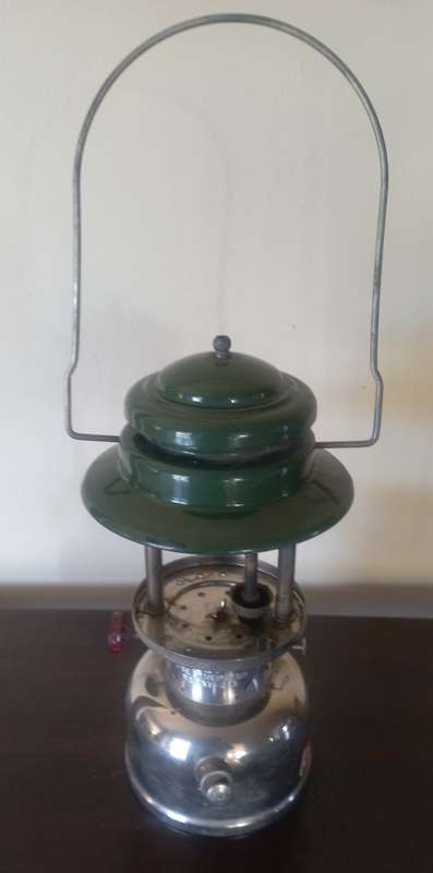 COLEMAN PARAFFIN LAMP VERY GOOD CONDITION