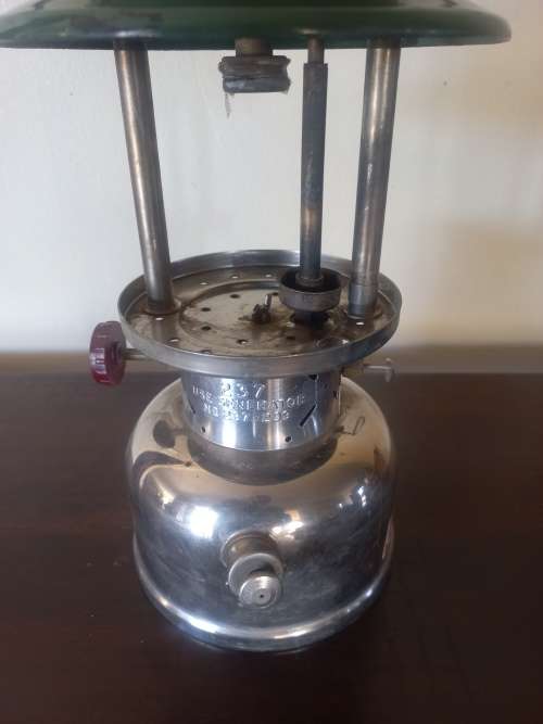 COLEMAN PARAFFIN LAMP VERY GOOD CONDITION