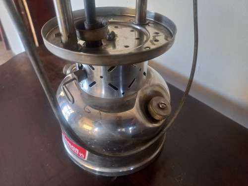 COLEMAN PARAFFIN LAMP VERY GOOD CONDITION