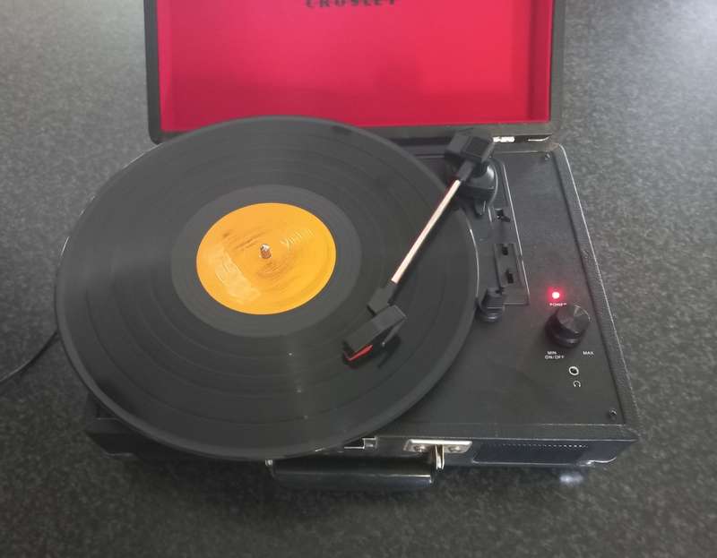 OLD CROSLEY RECORD PLAYER IN CARRY CASE - VERY GOOD CONDITION