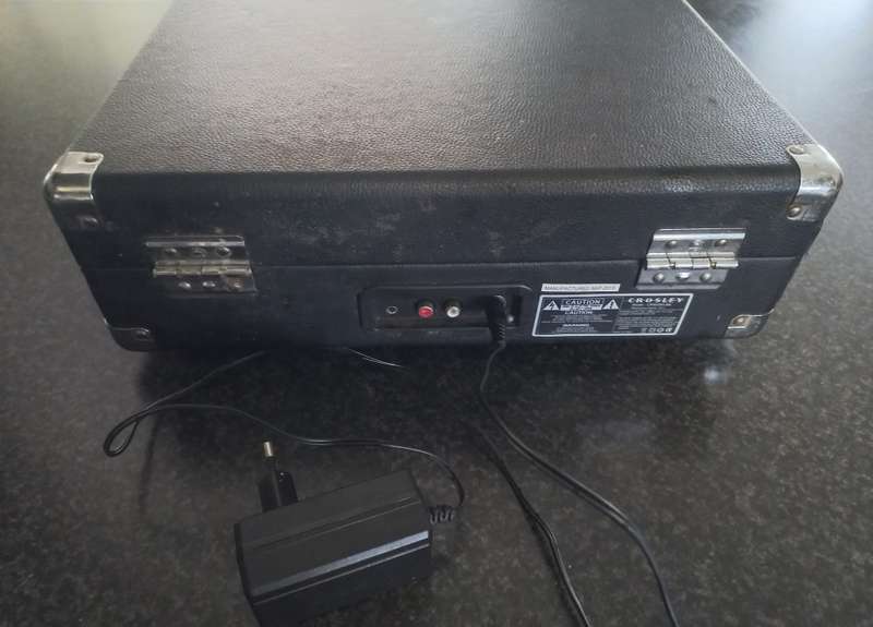 OLD CROSLEY RECORD PLAYER IN CARRY CASE - VERY GOOD CONDITION