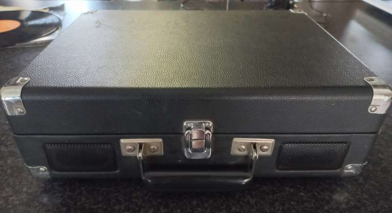 OLD CROSLEY RECORD PLAYER IN CARRY CASE - VERY GOOD CONDITION