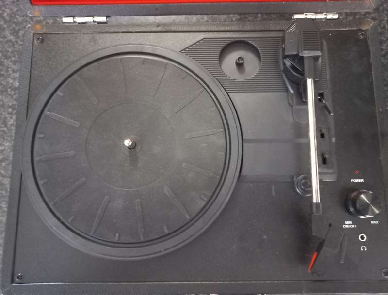 OLD CROSLEY RECORD PLAYER IN CARRY CASE - VERY GOOD CONDITION