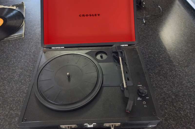 OLD CROSLEY RECORD PLAYER IN CARRY CASE - VERY GOOD CONDITION