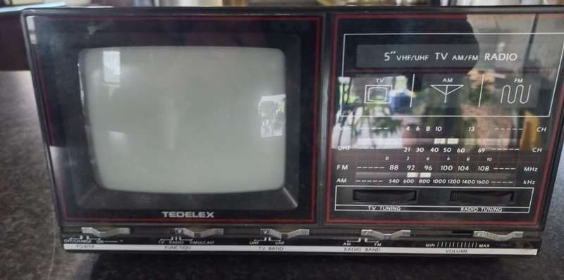 TEDELEX MINI TV AND RADIO IN  GOOD WORKING CONDITION