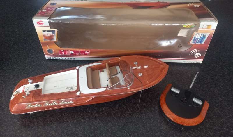 BELLA LUISA RADIO CONTROL BOAT