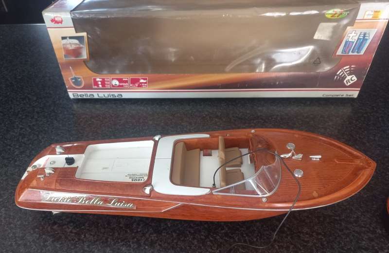 BELLA LUISA RADIO CONTROL BOAT