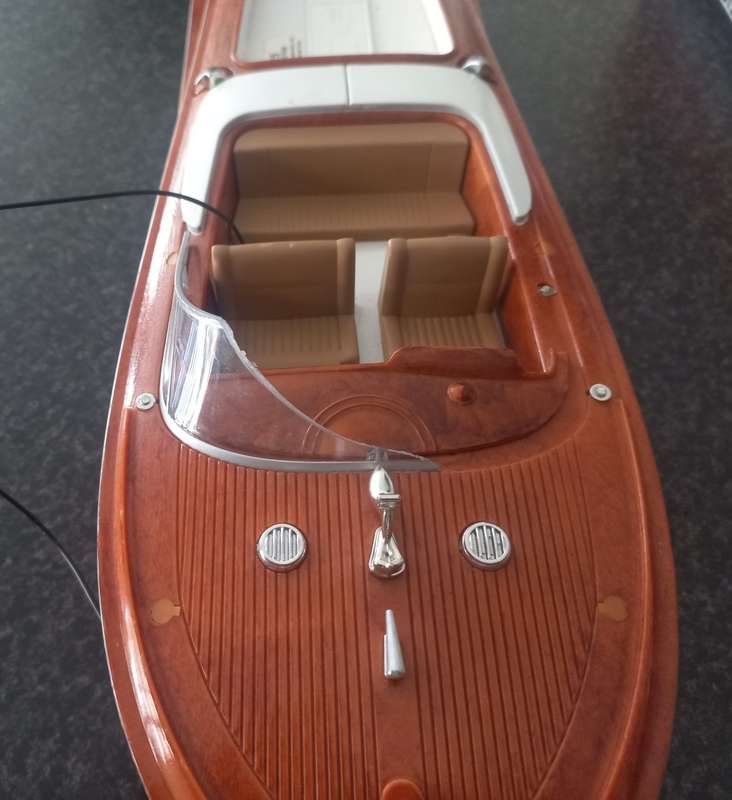 BELLA LUISA RADIO CONTROL BOAT
