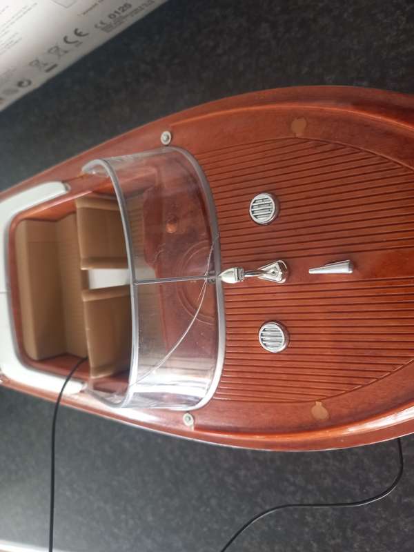 BELLA LUISA RADIO CONTROL BOAT