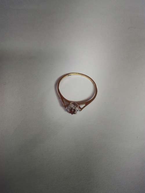 Ladies 9ct gold ring, red gem with diamantes; excluding shipping