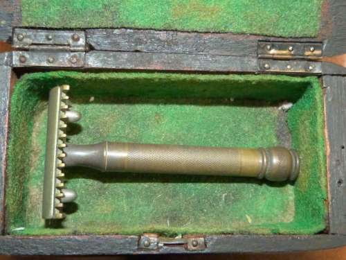 WW2 POW Escape Razor with hollow shaft in handmade box