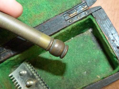 WW2 POW Escape Razor with hollow shaft in handmade box