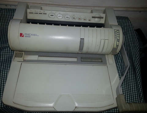 Rexel wire ringbinder & 18 boxes wire ringbinding stock