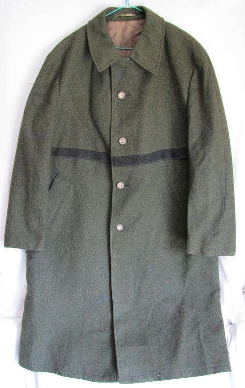 Mens Olive Green 1/2 Jacket, warm, lined and comfortable, Size 42