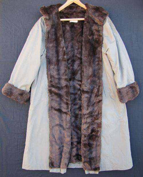 Ladies Elegant Winter 3/4 Coat, with imitation FUR lining, Very Warm and Comfortable, Size 40