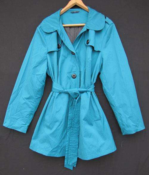 Ladies 3/4 Coat, Warm, Linned, Water Resistant and Comfortable, Size 46