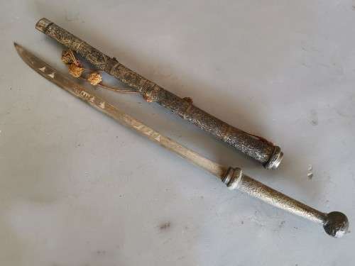 ANTIQUE BURMESE CERIMONIAL 'DHA' SWORD