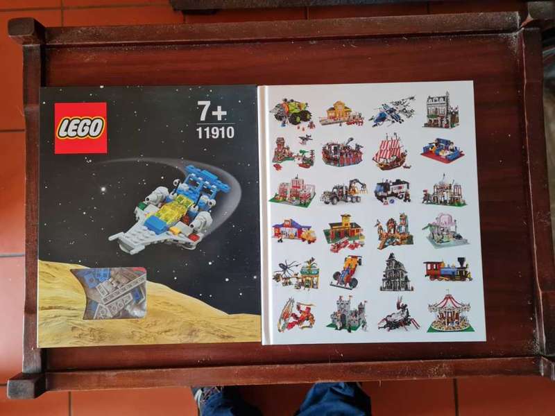 Great LEGO® Sets A Visual History with Exclusive Micro-Scale Space Cruiser (RARE)