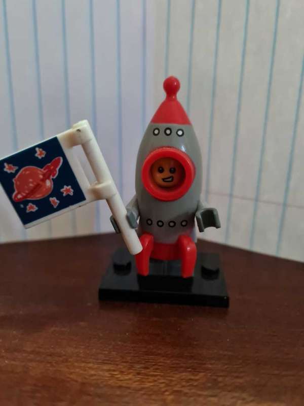 LEGO Collectible Minifigures: 71018 Series 17 Rocket Boy (2017) RARE - With flag