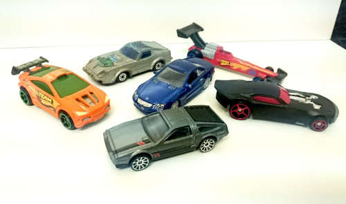 Random batch of loose die-cast cars