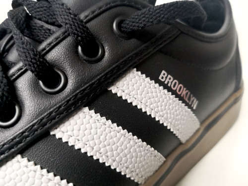 Adidas NBA Edition "Brooklyn Nets" ADI-EASE - SIZE 9