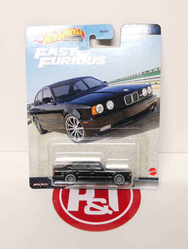 Hot Wheels PREMIUM BMW M5 Combo (2 Vehicles)